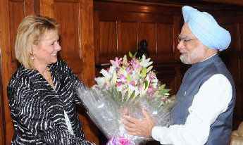 Carol Bartz and India Prime Minister Manmohan Singh